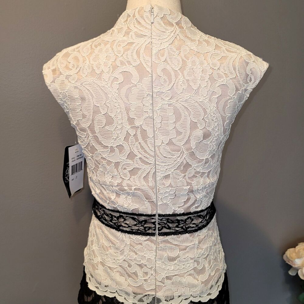 JAX Two Toned Ivory/Black Lace Fitted Dress with Lace Belt Size 2 - Picture 6 of 10